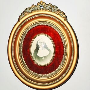 Vintage Collectible Wall Art Cameo Creation Resin Frame B&W Photograph Nun
